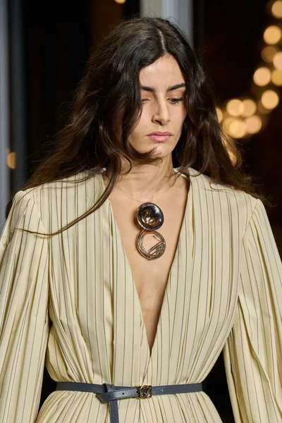 Look 8